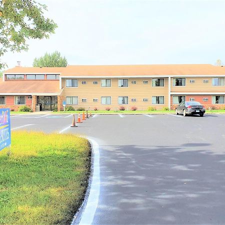 Amerivu Inn & Suites-Avon Екстер'єр фото