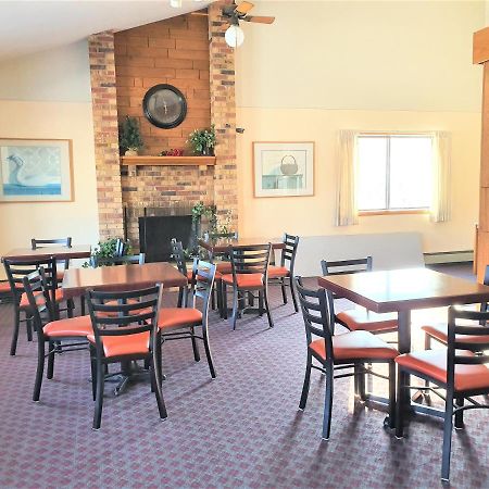 Amerivu Inn & Suites-Avon Екстер'єр фото