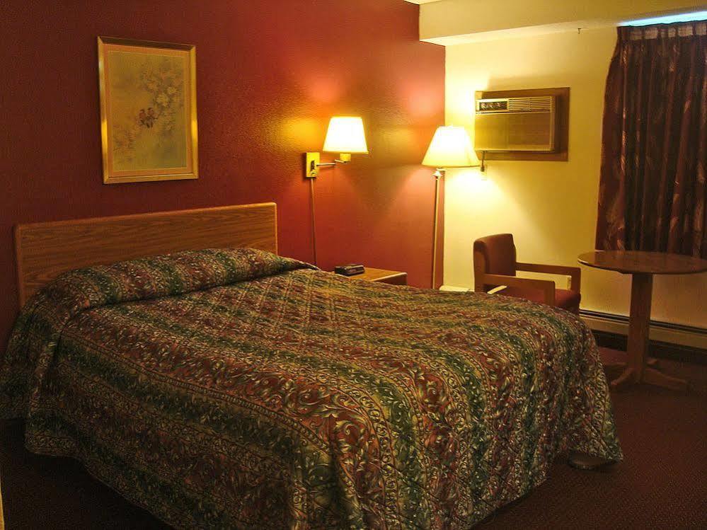 Amerivu Inn & Suites-Avon Екстер'єр фото