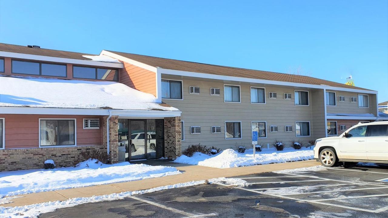 Amerivu Inn & Suites-Avon Екстер'єр фото